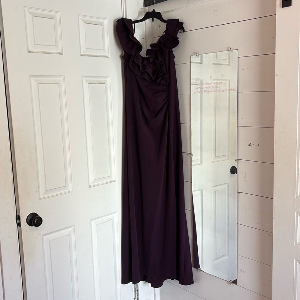 Xscape Women’s Formal Dress. Size 16